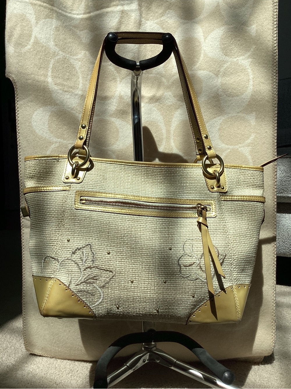 Coach Hamptons Floral Straw Tote Bag - Picture 2 of 7